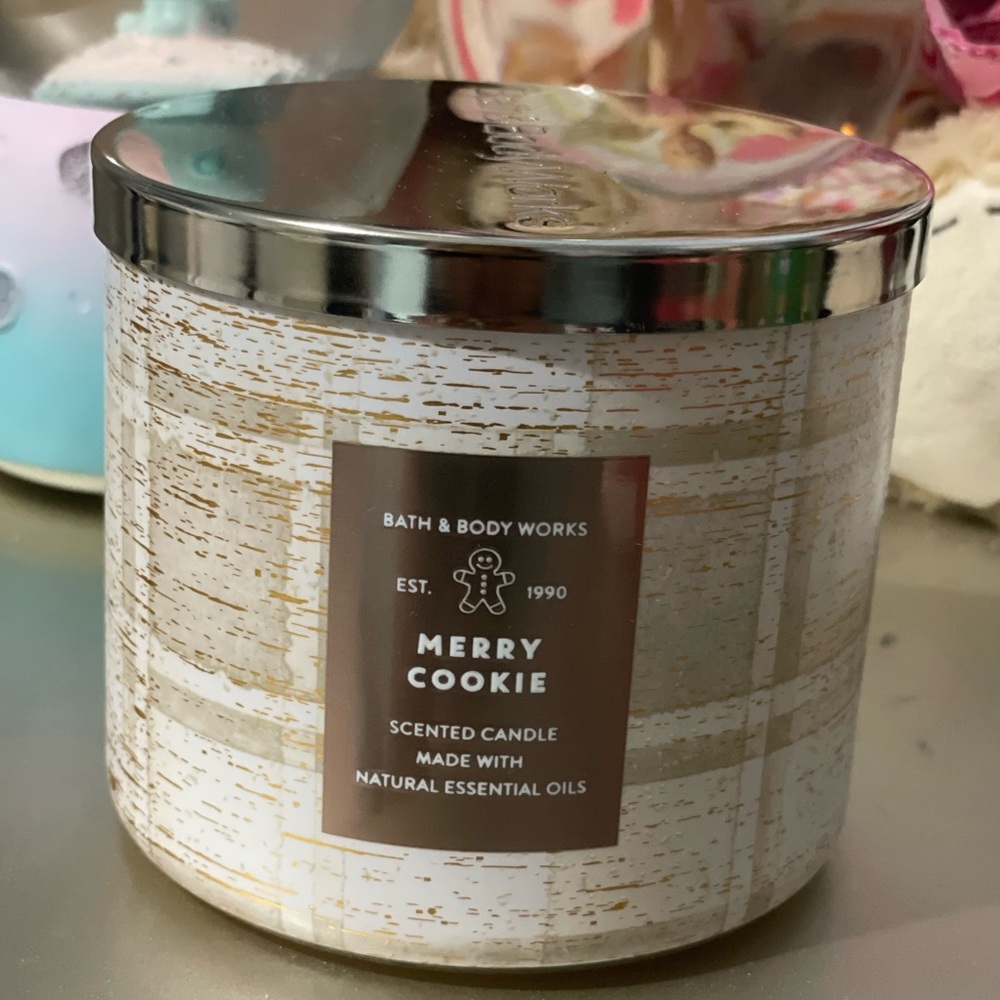 Bath and Body Works “Merry Cookie” Scented Candle